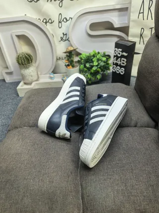 Adidas Superstar أزرق بحري وأبيض حذاء رياضي أسلوب حياة 6