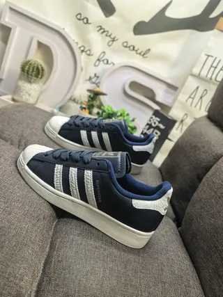 Adidas Superstar أزرق بحري وأبيض حذاء رياضي أسلوب حياة 7