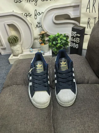 Adidas Superstar أزرق بحري وأبيض حذاء رياضي أسلوب حياة 10