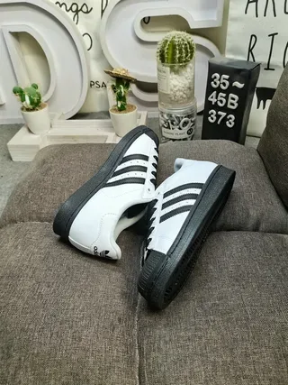 Adidas Superstar সাদা এবং কালো লাইফস্টাইল স্নিকার 6