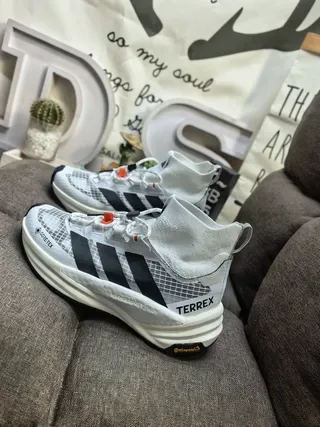 Adidas Terrex Agravic Flow GORE-TEX Chaussures de Running Blanc Noir 7