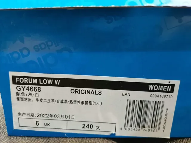 Adidas حذاء رياضي أبيض وأسود Low-Top مع Toe مفتوح نمط حياة 2