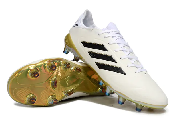 Adidas White Gold Chaussures de football à coupe basse avec empeigne synthétique et semelle iridescente pour terrain ferme 4