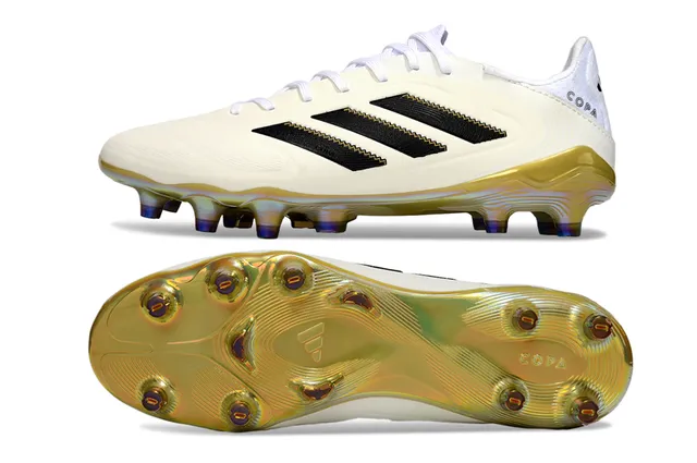 Adidas White Gold Chaussures de football à coupe basse avec empeigne synthétique et semelle iridescente pour terrain ferme 6