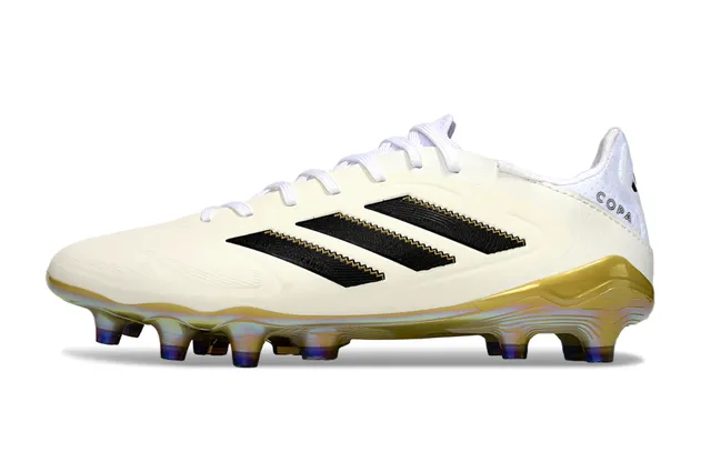 Adidas White Gold Chaussures de football à coupe basse avec empeigne synthétique et semelle iridescente pour terrain ferme 7
