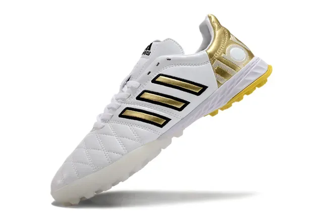 Adidas Chaussures de football pour pelouse artificielle blanc doré avec upper quilté et trois rayures 3