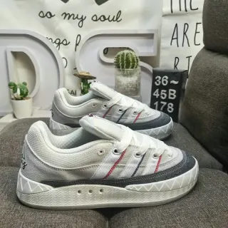 Adidas أحذية رياضية أسلوب حياة أبيض رمادي منخفض الارتفاع مربوط بشريط شبكي و اصطناعي