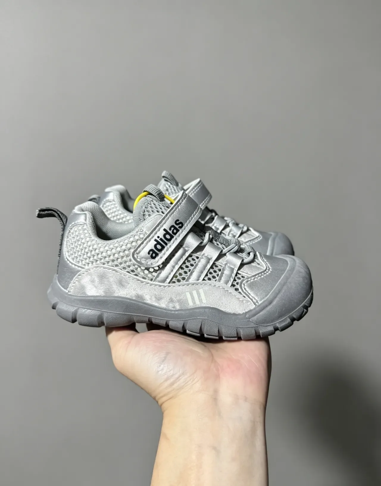 Adidas Blanc et Gris Velcro Fermeture de Courroie Mesh-and-Synthetic Supérieur Sneakers Lifestyle 3