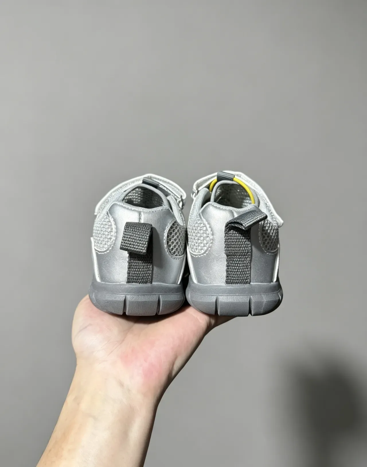 Adidas Blanc et Gris Velcro Fermeture de Courroie Mesh-and-Synthetic Supérieur Sneakers Lifestyle 6