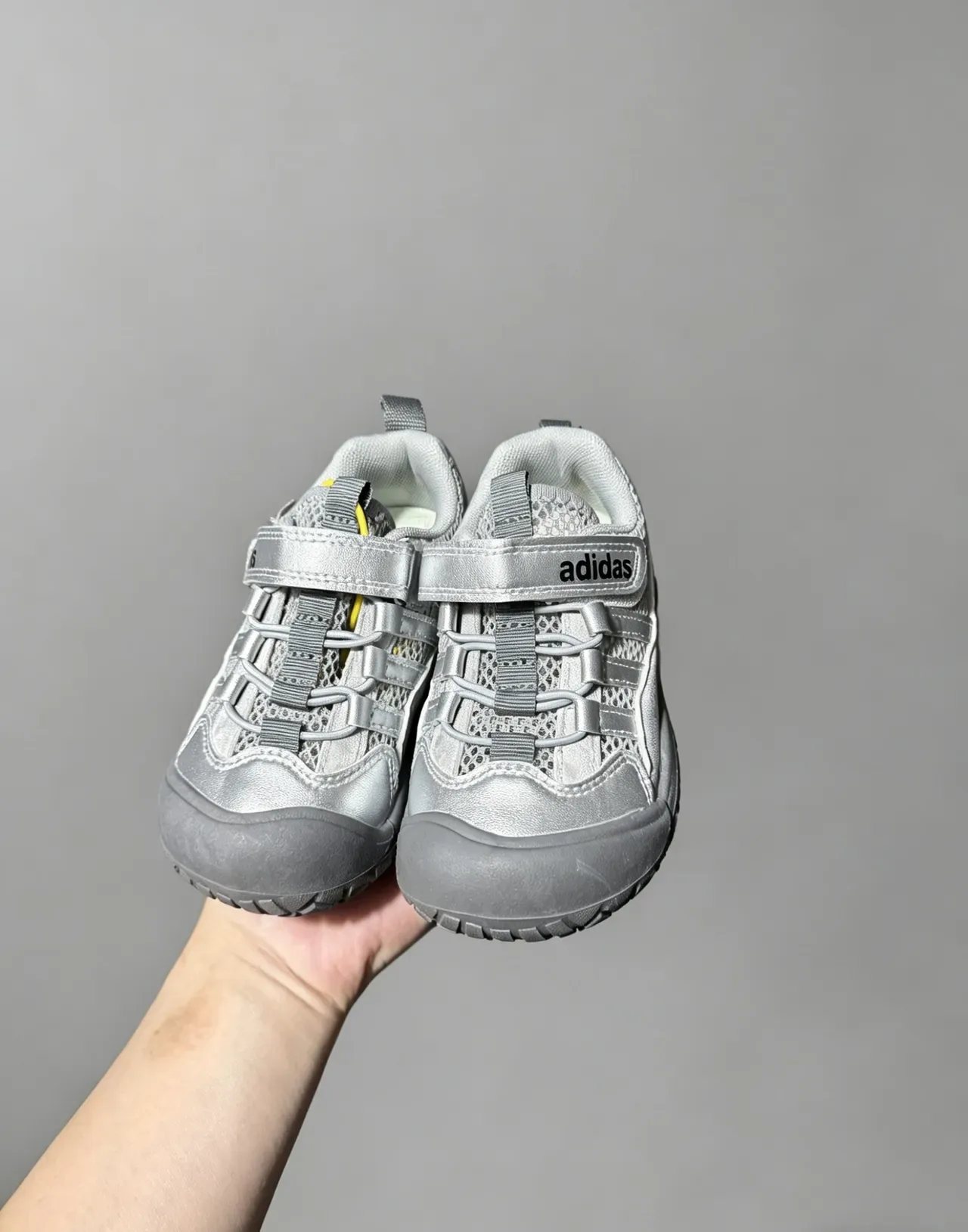 Adidas Blanc et Gris Velcro Fermeture de Courroie Mesh-and-Synthetic Supérieur Sneakers Lifestyle 10