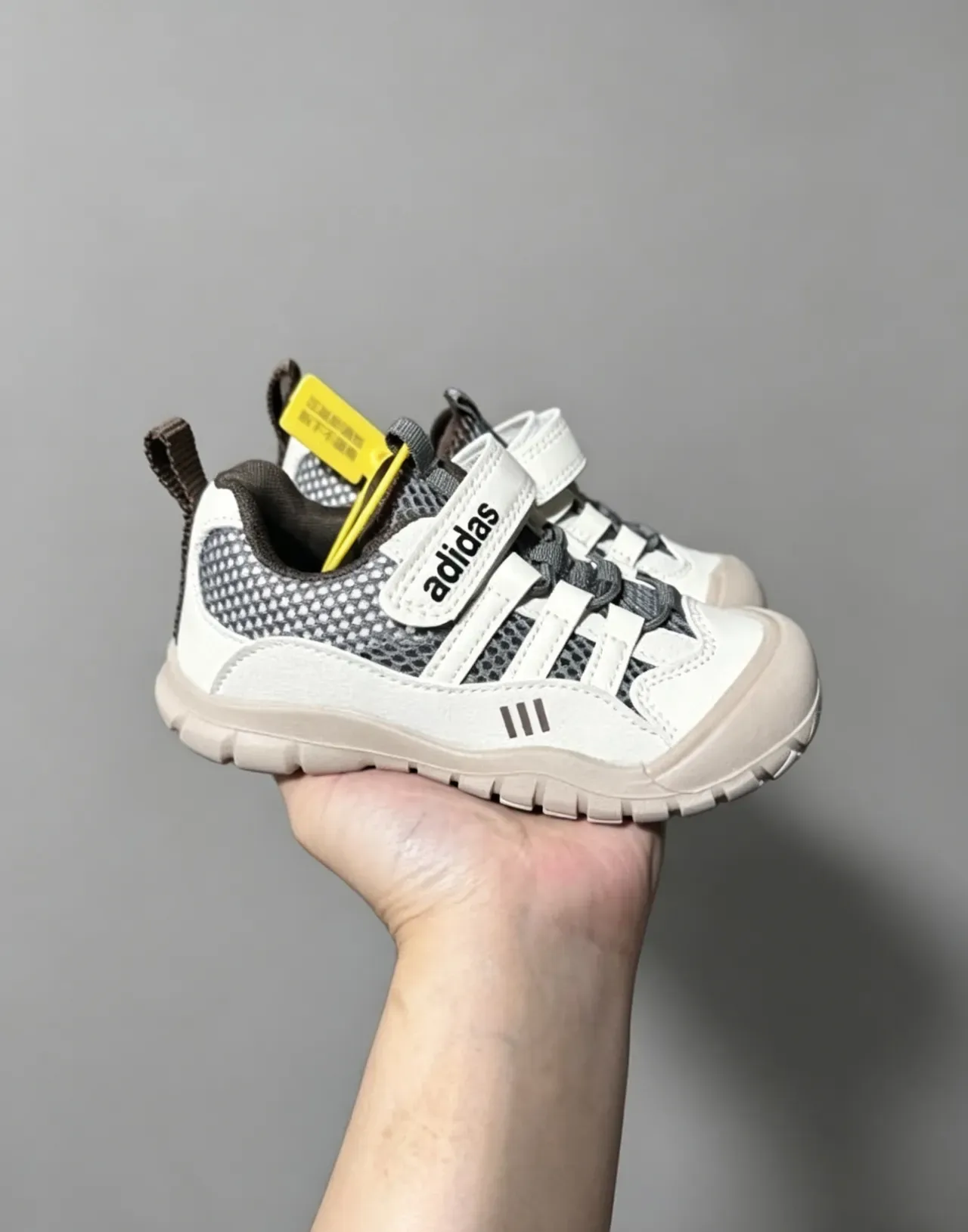 Adidas Blanc et Gris Velcro Fermeture de Courroie Mesh-and-Synthetic Supérieur Sneakers Lifestyle 12