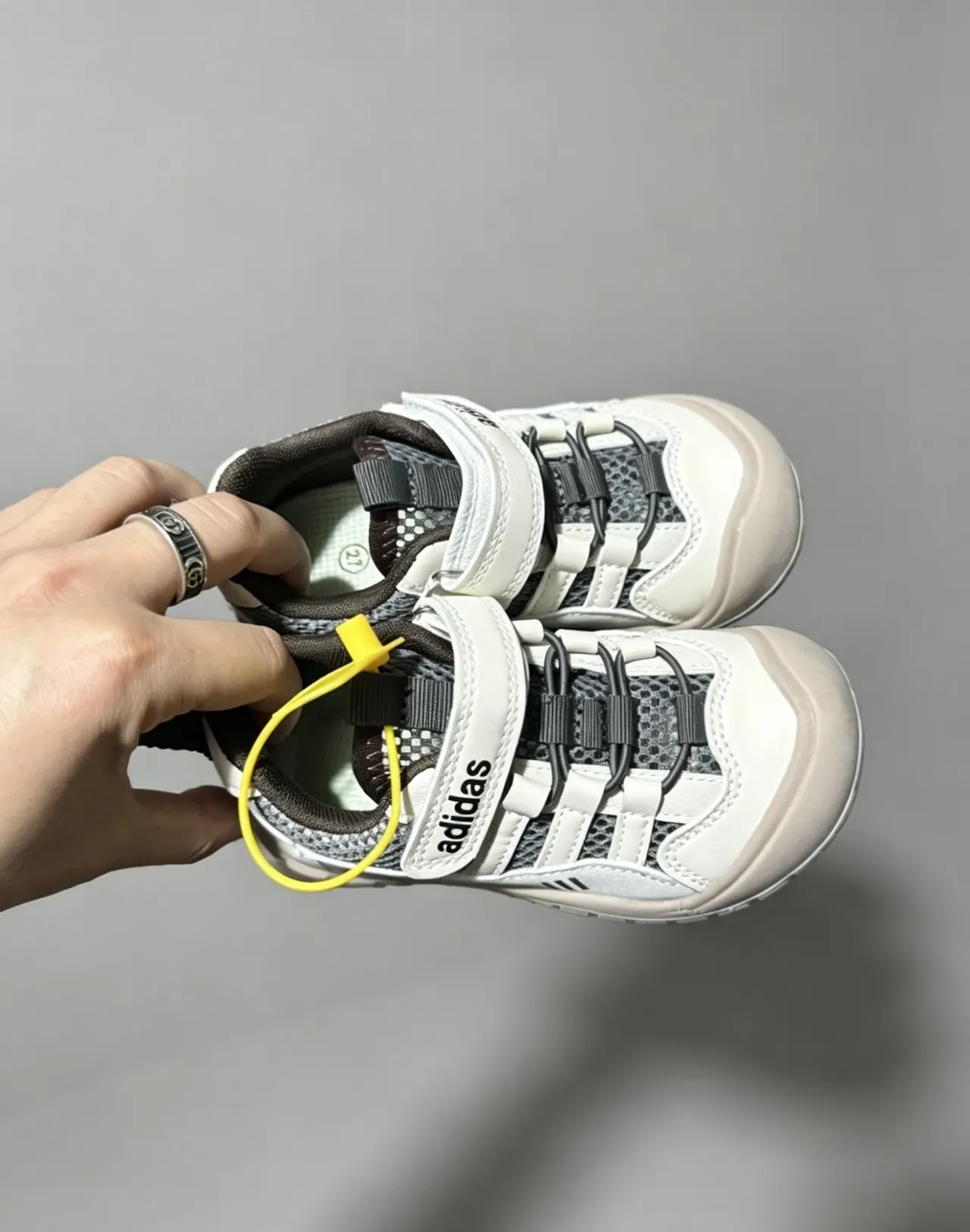 Adidas Blanc et Gris Velcro Fermeture de Courroie Mesh-and-Synthetic Supérieur Sneakers Lifestyle 13