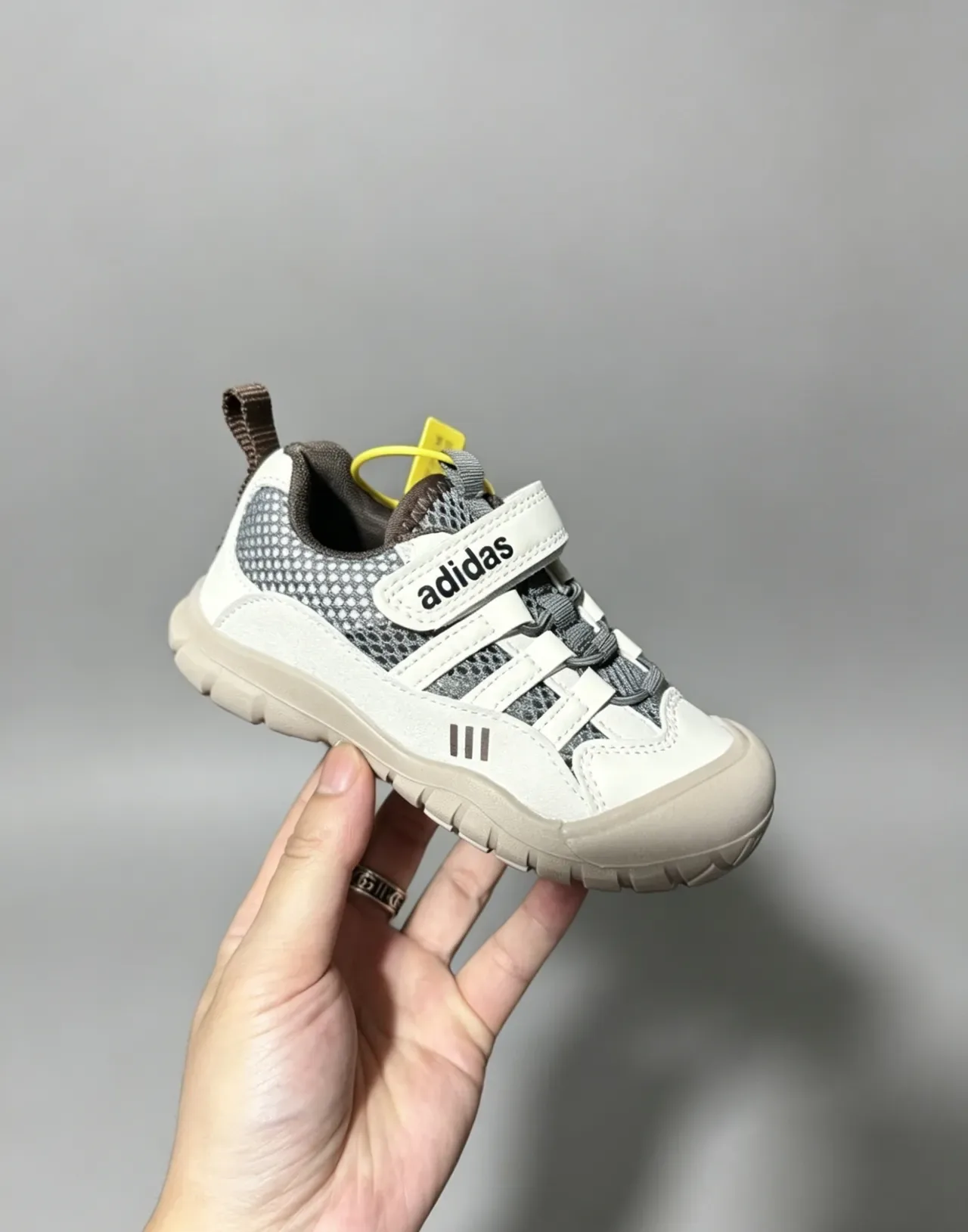 Adidas Blanc et Gris Velcro Fermeture de Courroie Mesh-and-Synthetic Supérieur Sneakers Lifestyle 14