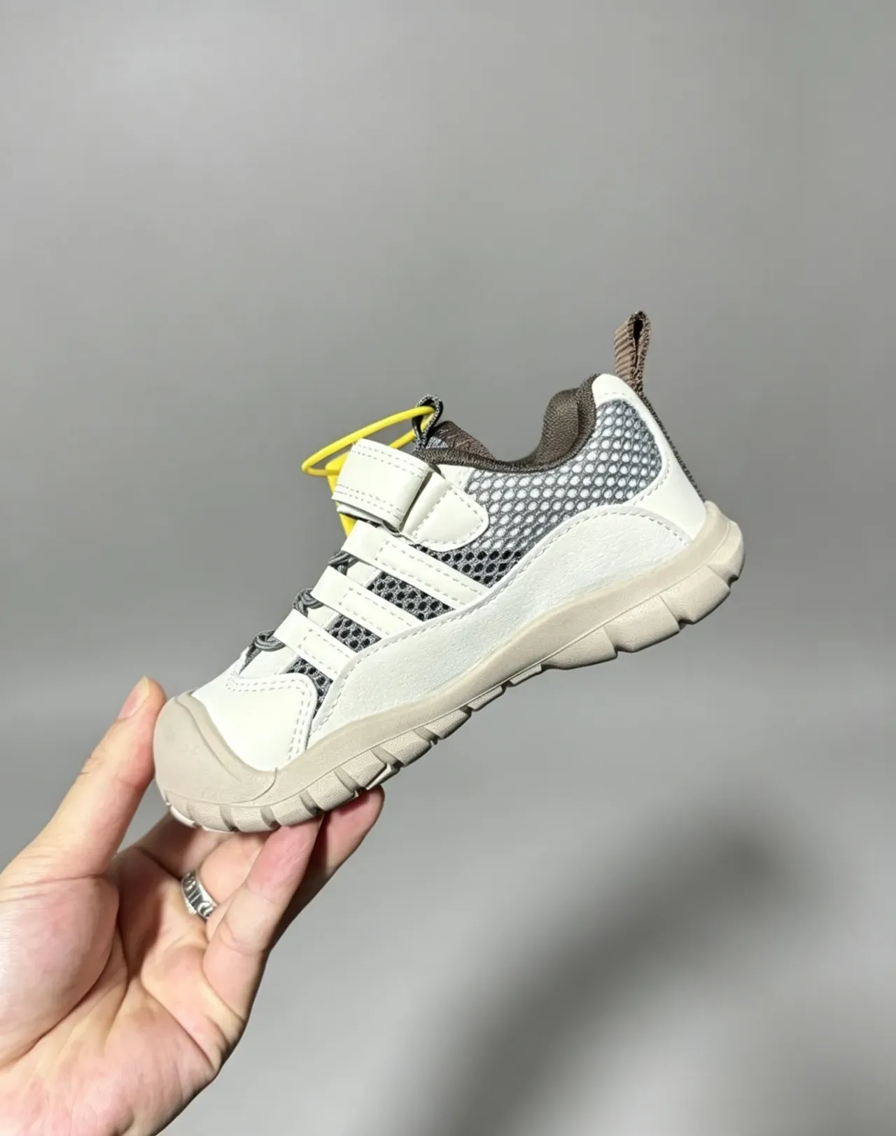 Adidas Blanc et Gris Velcro Fermeture de Courroie Mesh-and-Synthetic Supérieur Sneakers Lifestyle 15