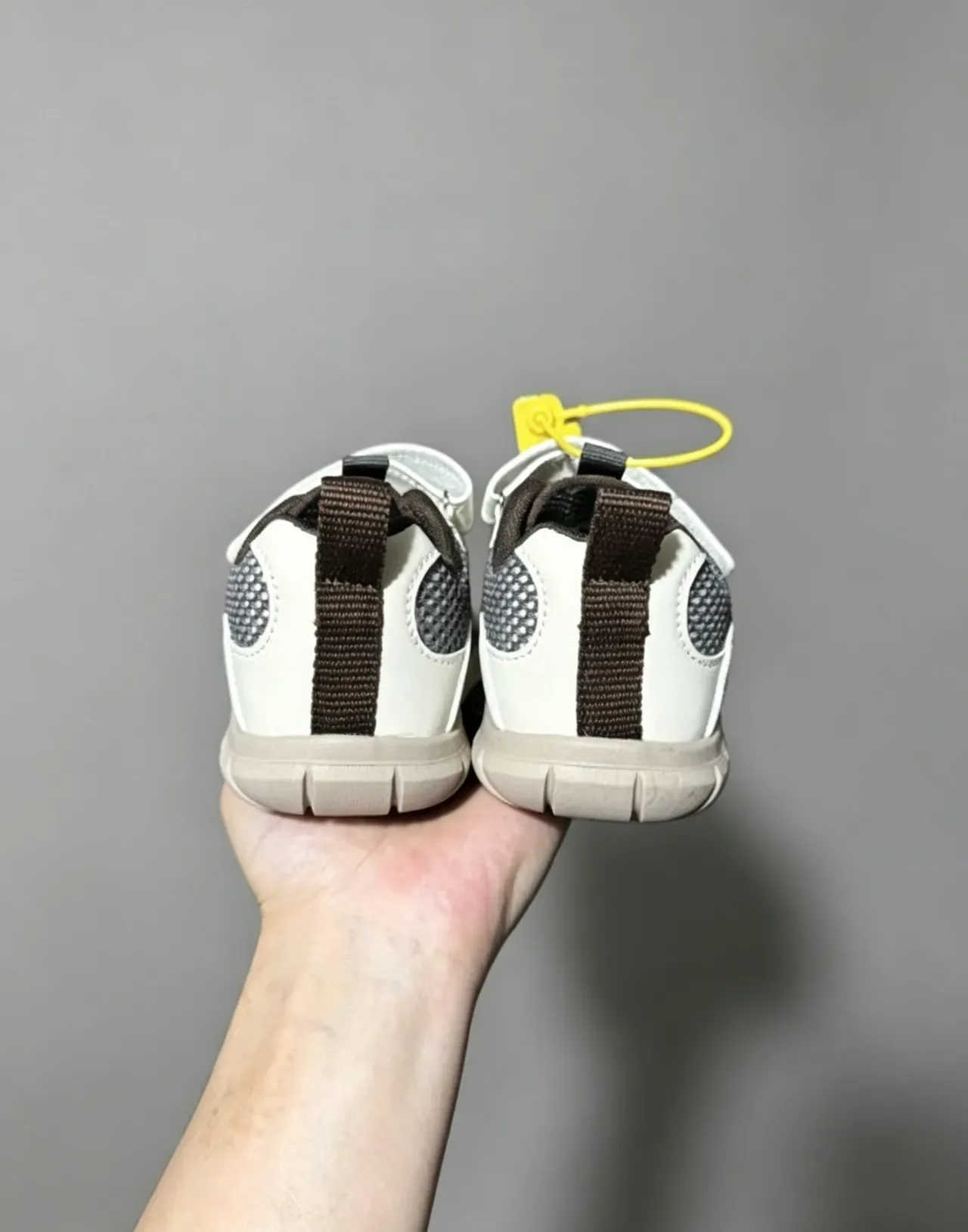 Adidas Blanc et Gris Velcro Fermeture de Courroie Mesh-and-Synthetic Supérieur Sneakers Lifestyle 16