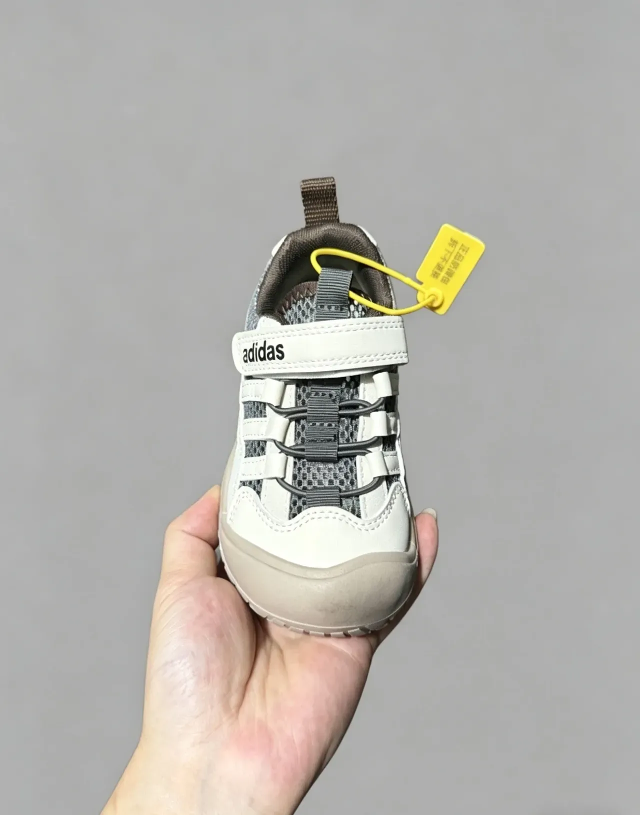 Adidas Blanc et Gris Velcro Fermeture de Courroie Mesh-and-Synthetic Supérieur Sneakers Lifestyle 17