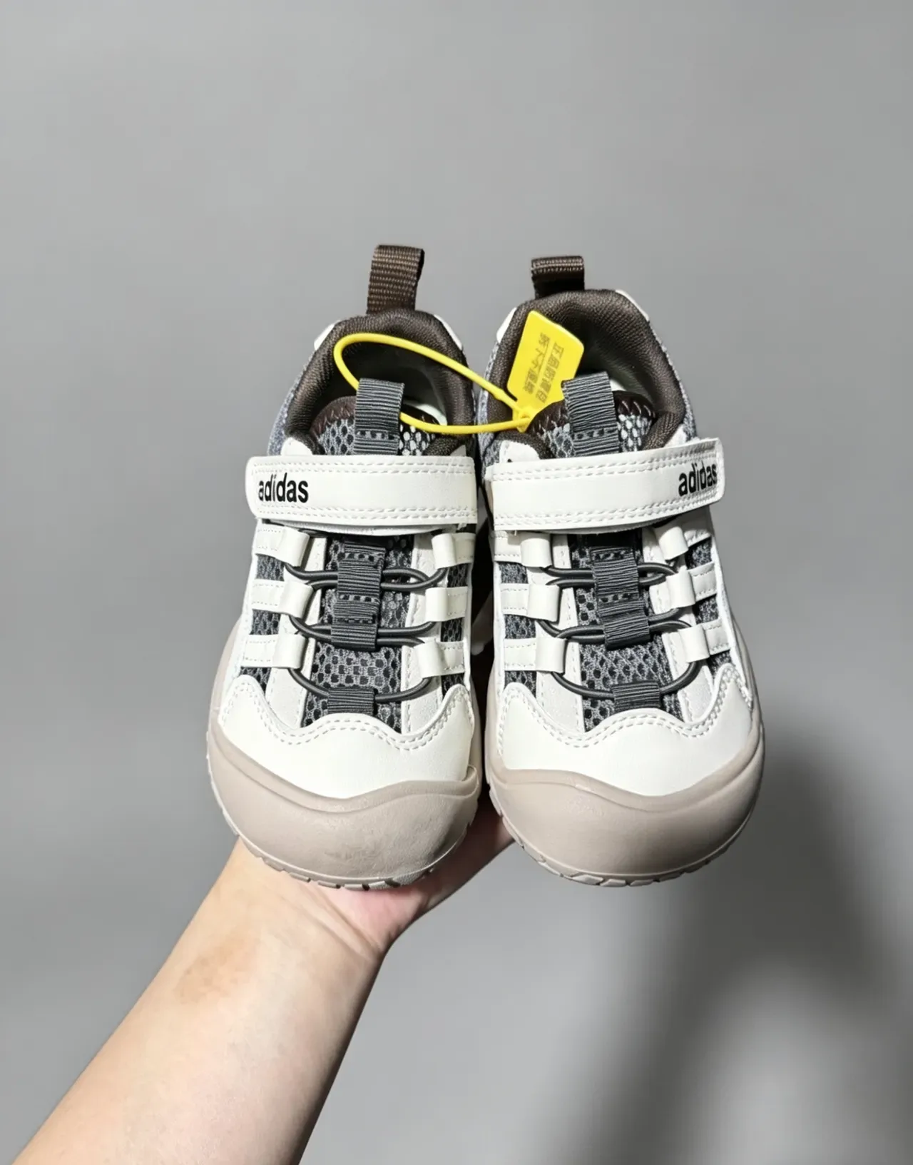 Adidas Blanc et Gris Velcro Fermeture de Courroie Mesh-and-Synthetic Supérieur Sneakers Lifestyle 19