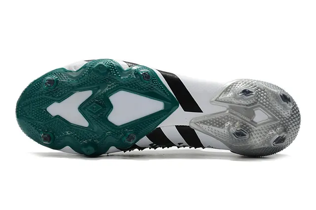 Adidas Chaussures de football à tige tricotée blanche et verte, pointes coniques à l'avant-pied, sol ferme 6