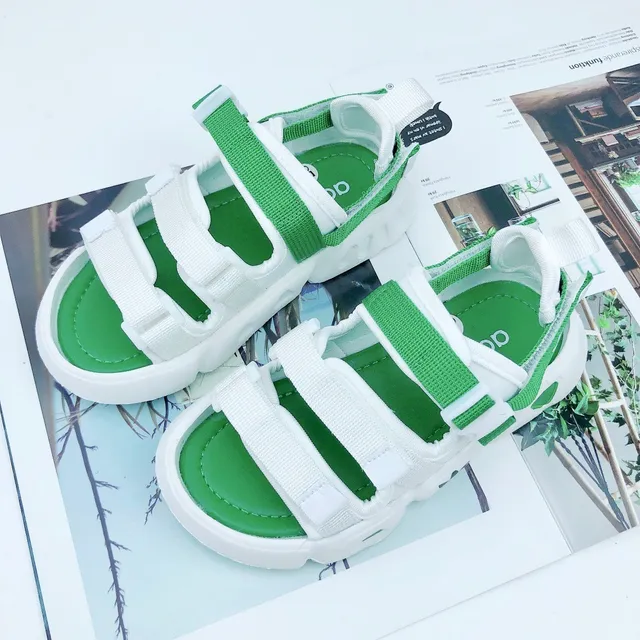 Adidas صنادل كاجوال أبيض وأخضر متعدد الحزام 11