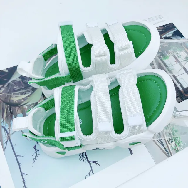 Adidas صنادل كاجوال أبيض وأخضر متعدد الحزام 12