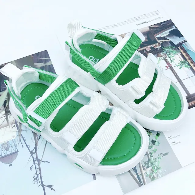 Adidas صنادل كاجوال أبيض وأخضر متعدد الحزام 16