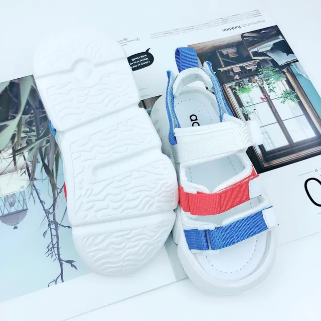 Adidas صنادل كاجوال أبيض وأخضر متعدد الحزام 19