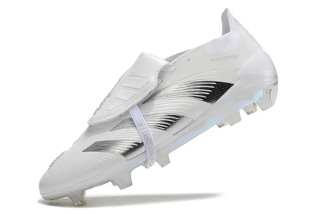 Adidas Chaussures de Football Blanc Argenté avec Rayures Métalliques Haut Terre Ferme 3