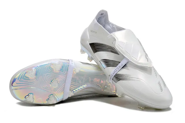 Adidas Chaussures de Football Blanc Argenté avec Rayures Métalliques Haut Terre Ferme 4