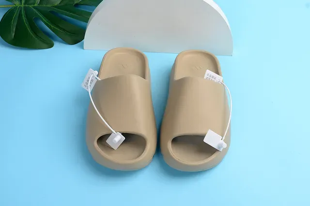 Adidas Yeezy Slide Beige Molded EVA Sandales 3