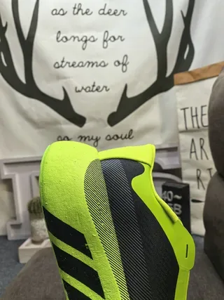 Adidas حذاء أسلوب حياة أصفر أسود بدون أربطة slip-on مع علوى نسيج 3