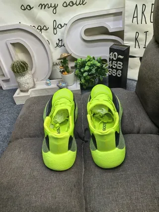 Adidas حذاء أسلوب حياة أصفر أسود بدون أربطة slip-on مع علوى نسيج 8