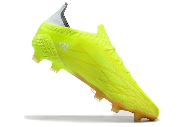 Adidas Sapatos de futebol com solado para terra firme, parte superior em degradê neon amarelo e azul escuro com triple listras 3