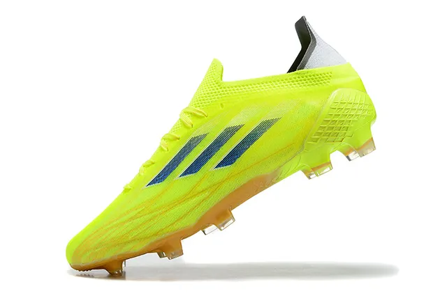 Adidas Sapatos de futebol com solado para terra firme, parte superior em degradê neon amarelo e azul escuro com triple listras 4