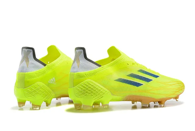 Adidas Sapatos de futebol com solado para terra firme, parte superior em degradê neon amarelo e azul escuro com triple listras 5