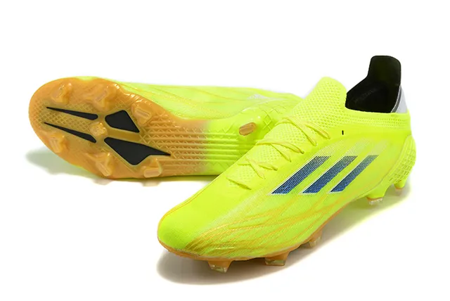 Adidas Sapatos de futebol com solado para terra firme, parte superior em degradê neon amarelo e azul escuro com triple listras 7