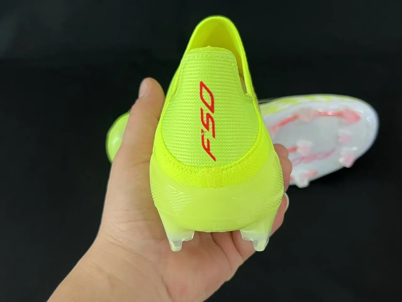 Adidas Jaune Blanc à Coupe Basse Upper Confortable pour Chaussettes Lacets Asymétriques Terre Ferme Chaussures de Football 3