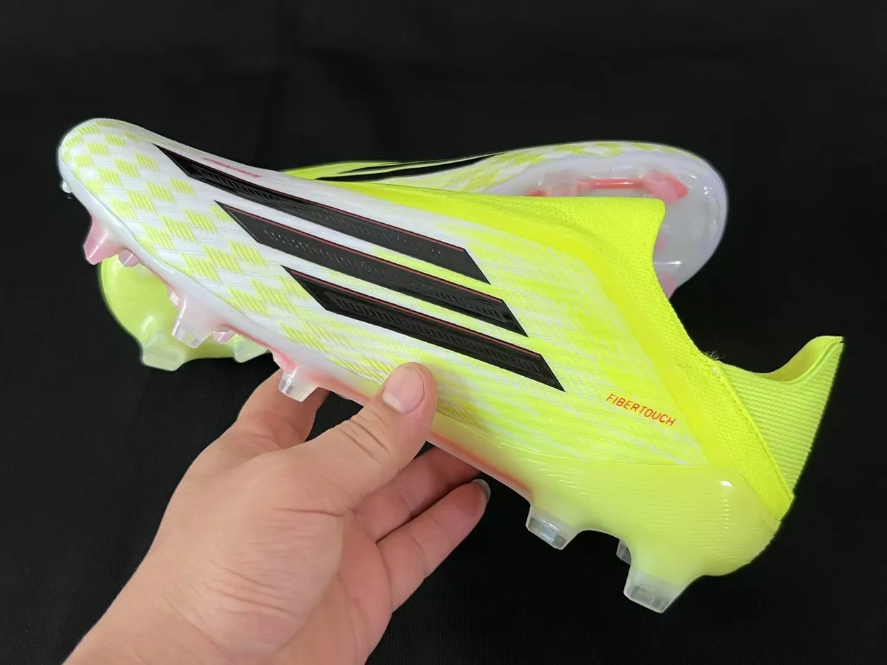 Adidas Jaune Blanc à Coupe Basse Upper Confortable pour Chaussettes Lacets Asymétriques Terre Ferme Chaussures de Football 4