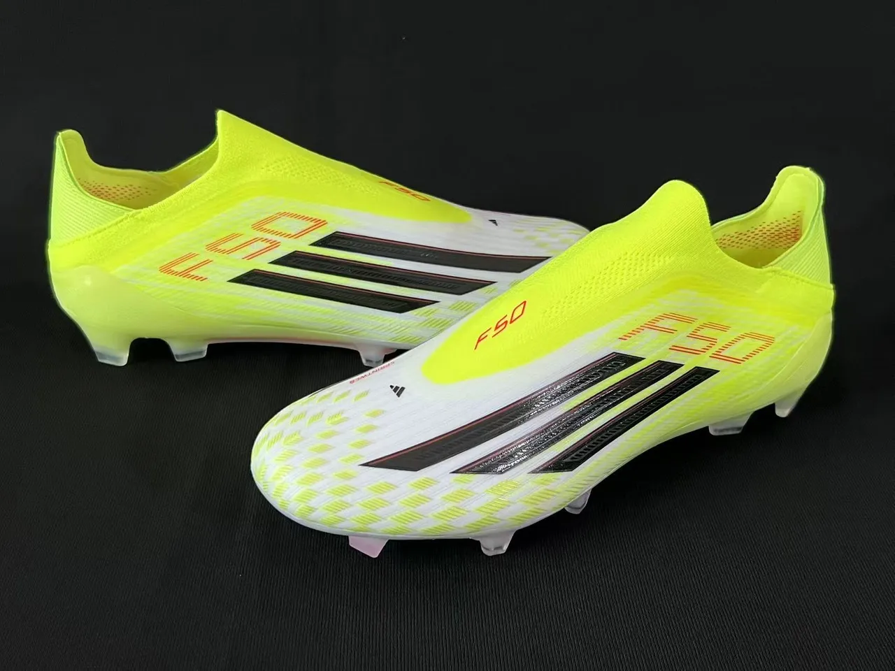 Adidas Jaune Blanc à Coupe Basse Upper Confortable pour Chaussettes Lacets Asymétriques Terre Ferme Chaussures de Football 6