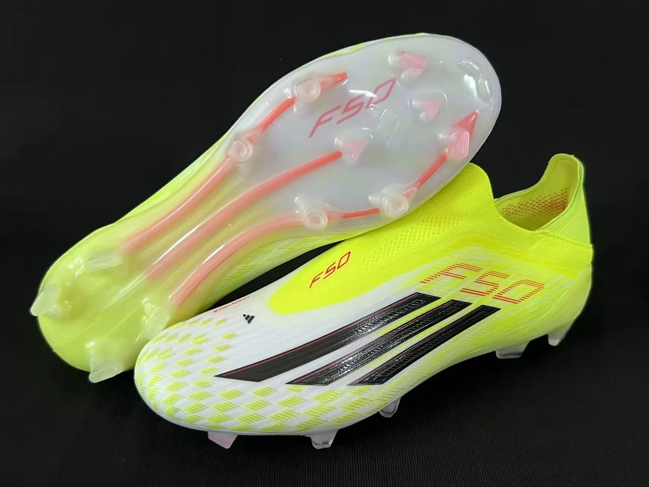 Adidas Jaune Blanc à Coupe Basse Upper Confortable pour Chaussettes Lacets Asymétriques Terre Ferme Chaussures de Football 7
