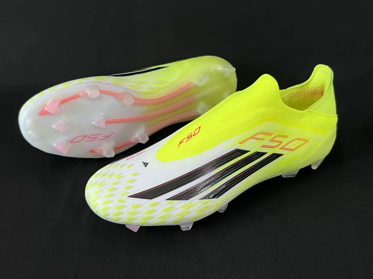 Adidas Jaune Blanc à Coupe Basse Upper Confortable pour Chaussettes Lacets Asymétriques Terre Ferme Chaussures de Football 8