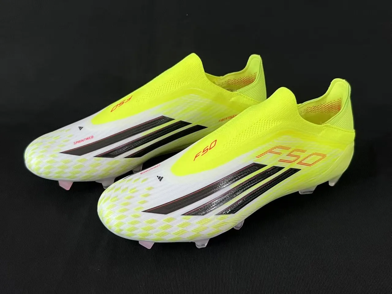 Adidas Jaune Blanc à Coupe Basse Upper Confortable pour Chaussettes Lacets Asymétriques Terre Ferme Chaussures de Football 9