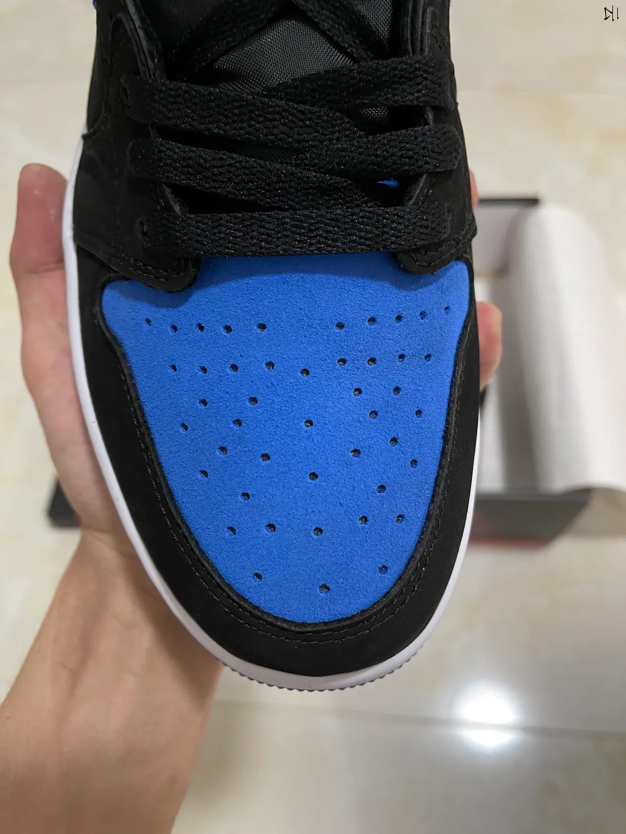 Air Jordan 1 High 黑色皇家蓝麂皮篮球鞋 3