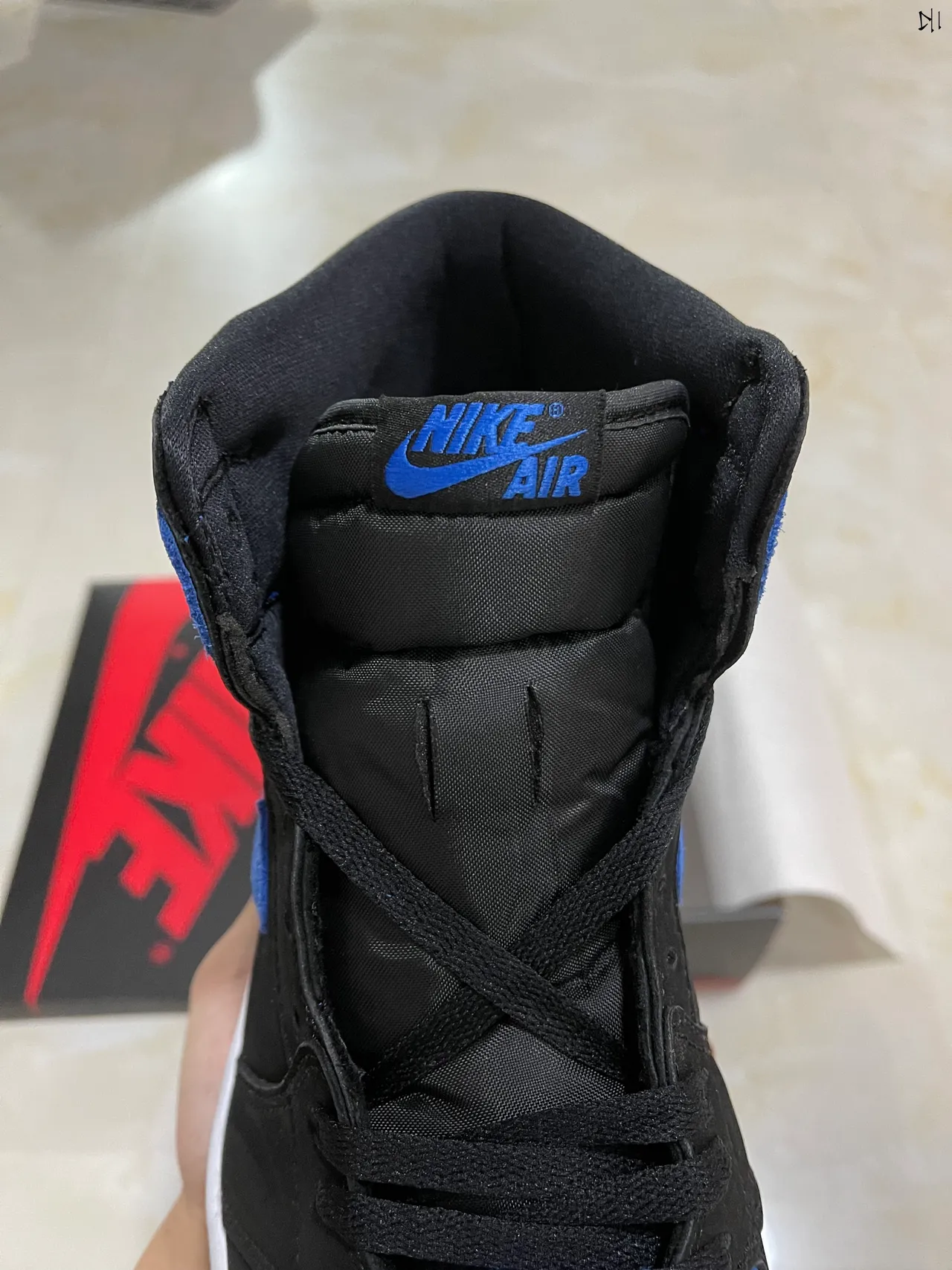 Air Jordan 1 High 黑色皇家蓝麂皮篮球鞋 4