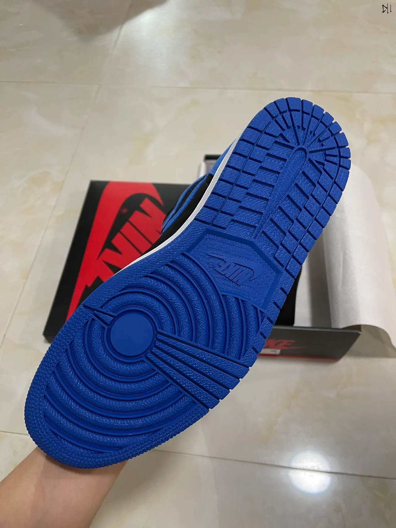 Air Jordan 1 High 黑色皇家蓝麂皮篮球鞋 6