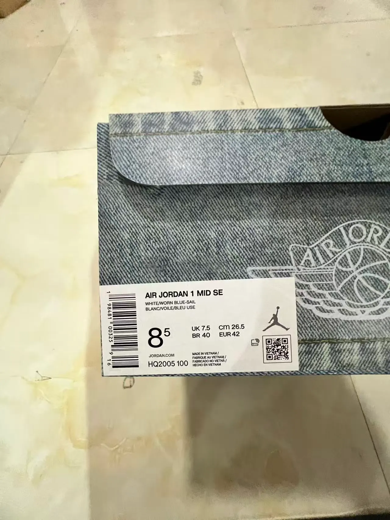 Zapatillas de baloncesto Air Jordan 1 High con textura denim en azul y blanco 10