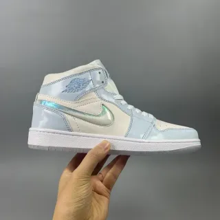 Air Jordan 1 High 幻彩专利蓝篮球鞋