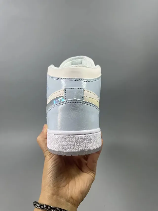 Air Jordan 1 High Chaussures de Basket Bleu Patent Iridiscent 4