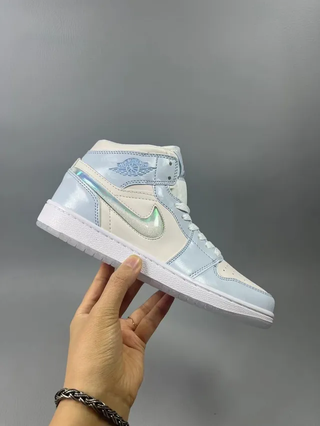 Air Jordan 1 High Chaussures de Basket Bleu Patent Iridiscent 7
