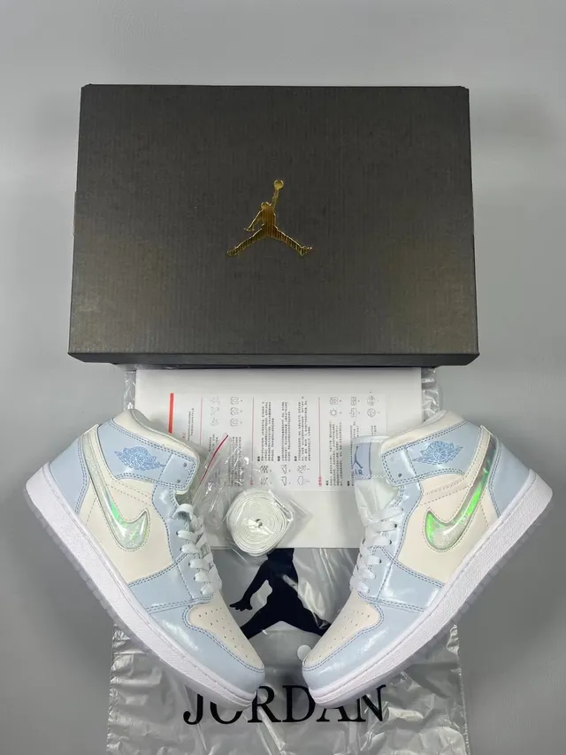 Air Jordan 1 High Chaussures de Basket Bleu Patent Iridiscent 9