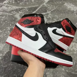 Tênis de basquete Air Jordan 1 High em mesh vermelho preto branco